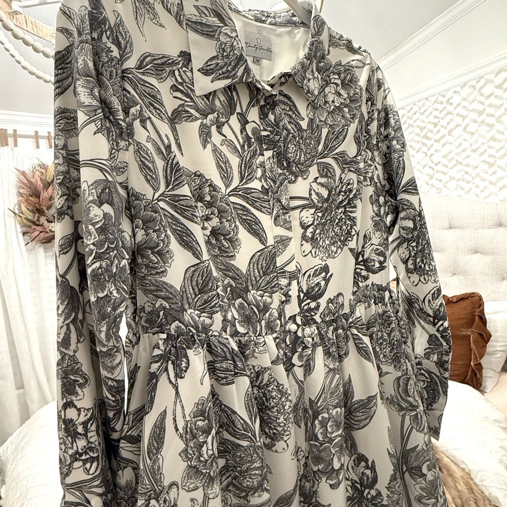 Dainty Jewell’s long dress black creamy white floral print dress long